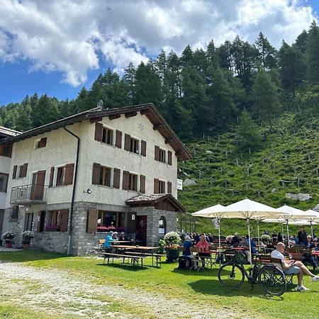 Hotel Ristorante Lagrev Maloja Esterno foto